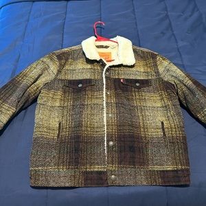 Levi’s Sherpa Trucker with flannel material size Large